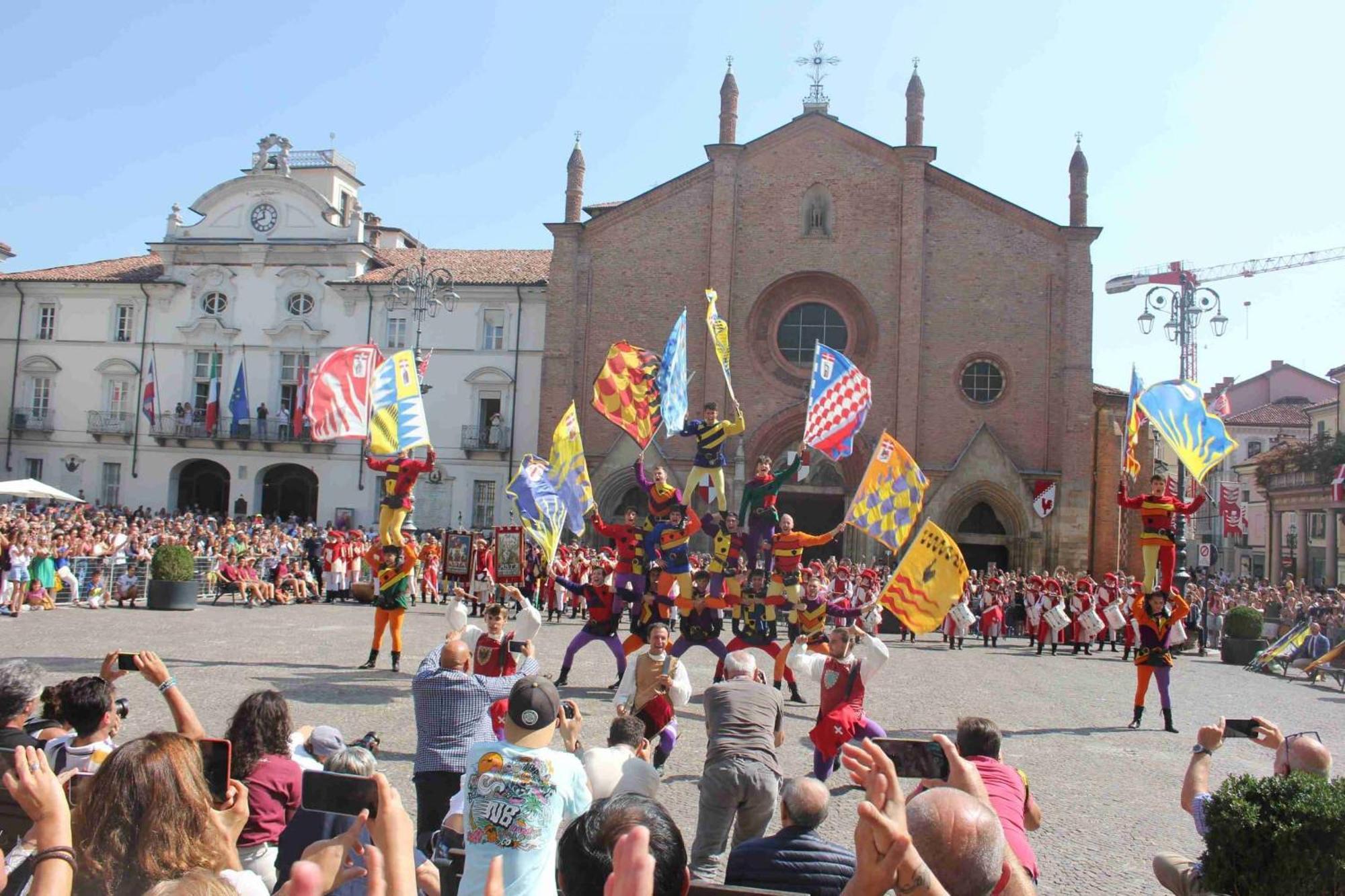 Domus Antiche Mura Asti Bagian luar foto